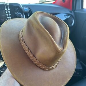 Handmade Ecuador Leather Outback Hat XL – Minga Fair Trade, Water-Repellent